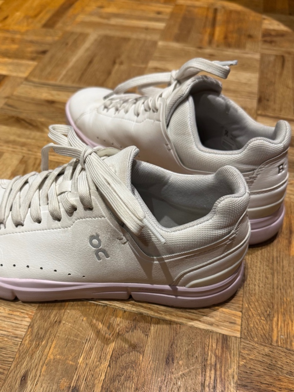 On The Advantage Roger Federer White with Lilac Soles Size: US W 8.5